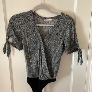 Abercrombie & Fitch Floral Tie Sleeve Bodysuit